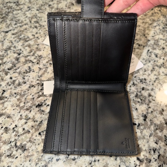 🔥Authentic Gucci Wallet with Interlocking GG Gold Hardware - Full Inclusion!🔥 - Picture 5 of 11